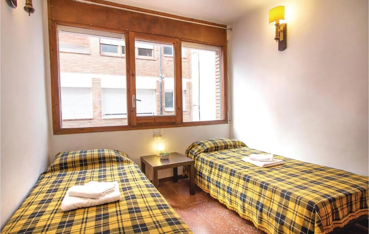 2 Bedroom Beautiful Apartment In Pineda De Mar