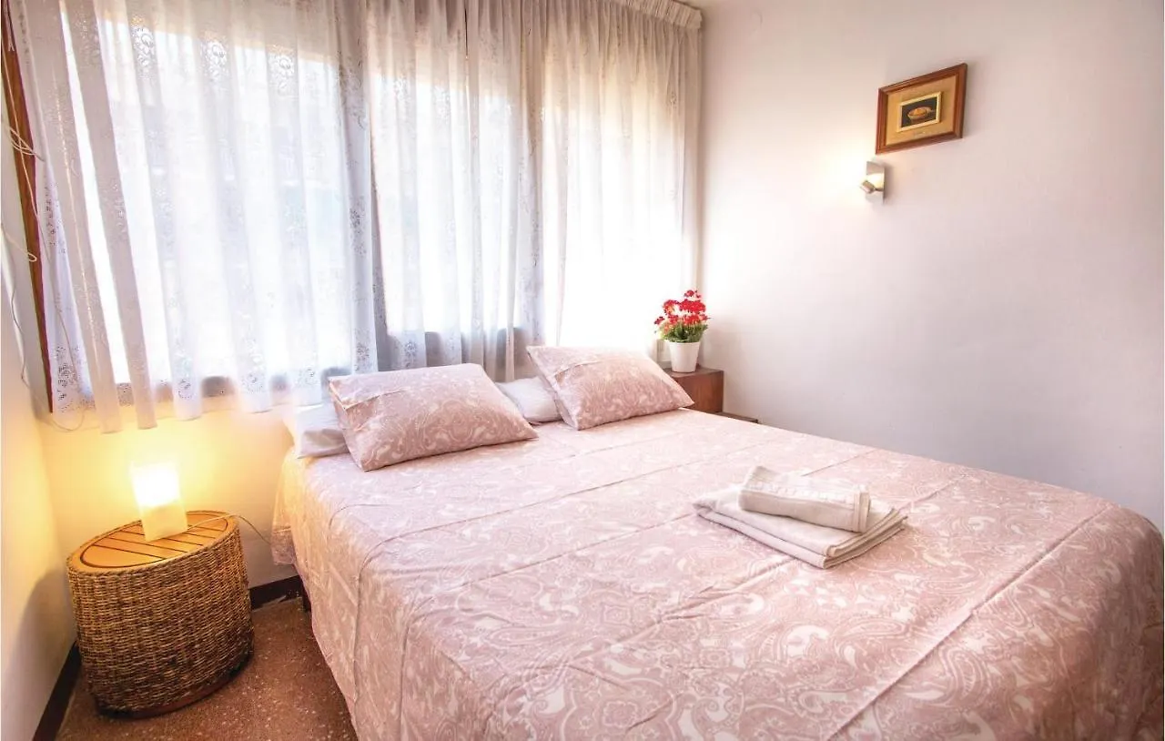 2 Bedroom Beautiful Apartment In Pineda De Mar 0*,