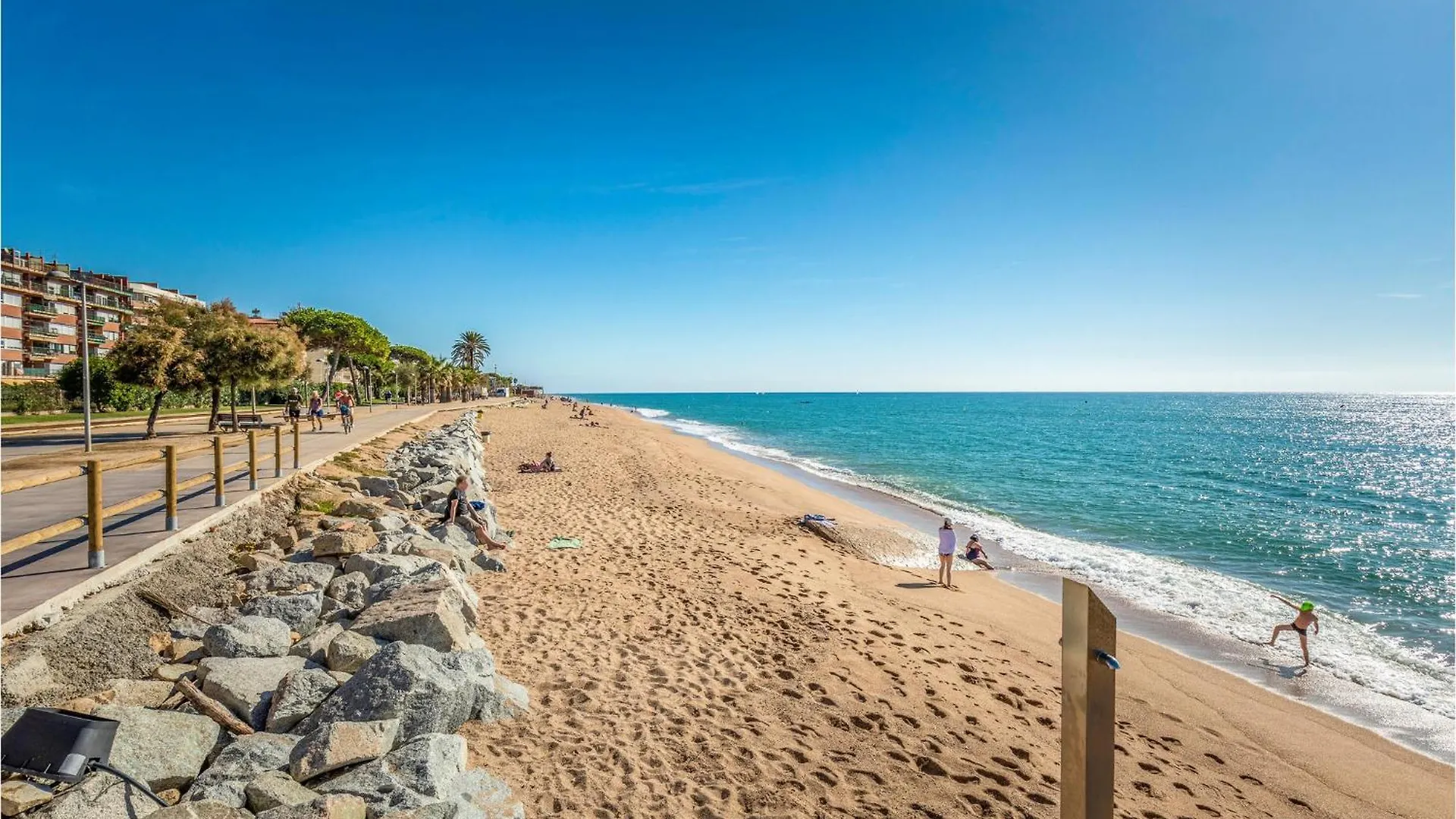 2 Bedroom Beautiful Apartment In Pineda De Mar